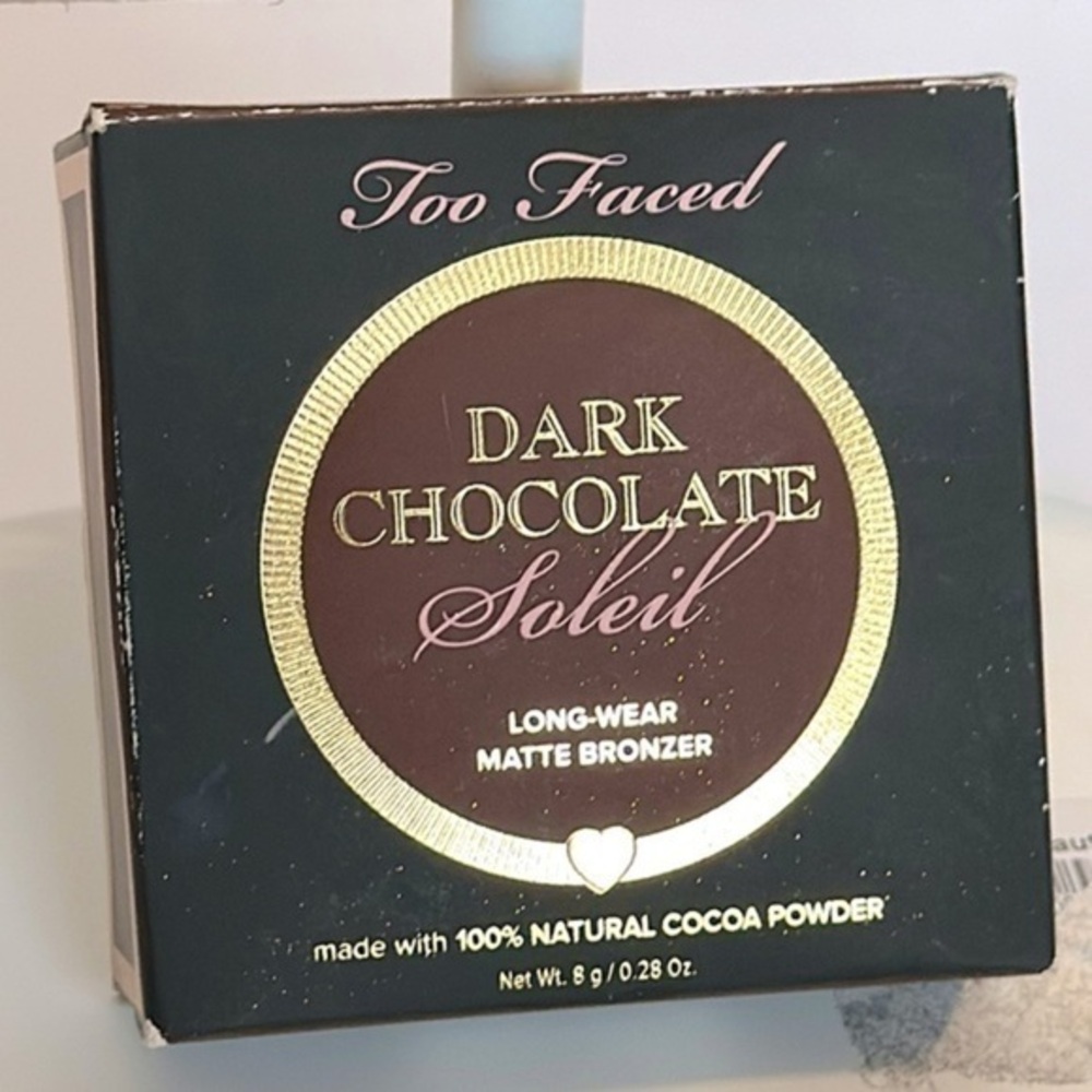 Too Faced Dark Chocolate Soleil is a long-wearing, rich, matte bronzer BNIB